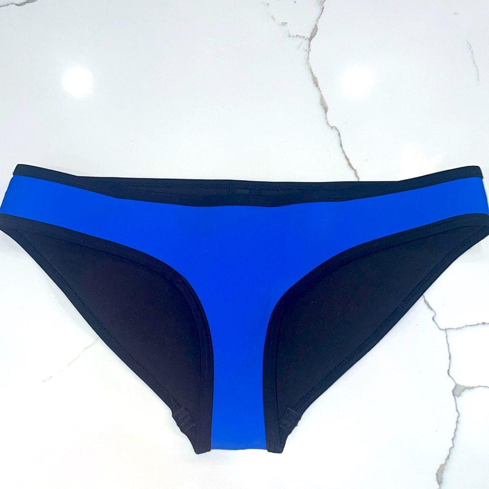 Triangl bikini bottom color blue withh black interior